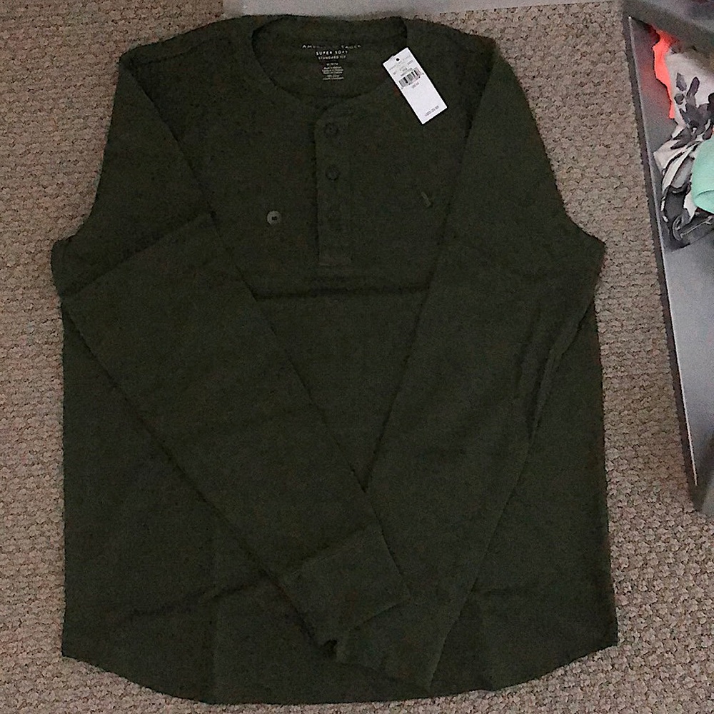 Men’s olive long sleeve American eagle top